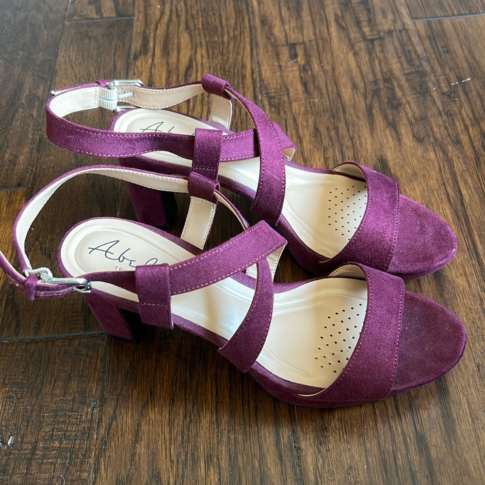 Suede maroon heal